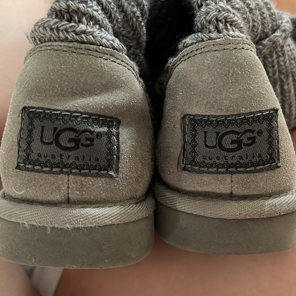 Grey sweater ugg boots - Picture 3 of 6